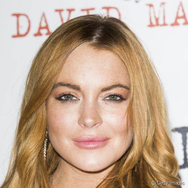 Um lábio superior aumentado artificialmente como o de Lindsay Lohan indica drama e falta de controle emocional